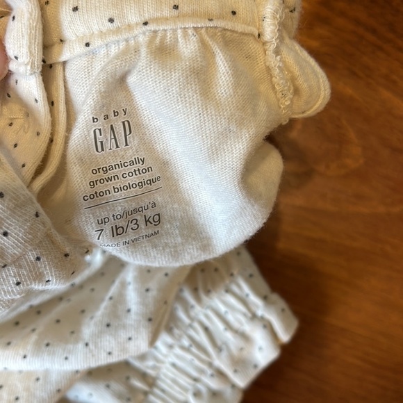 Baby gap girls newborn (up to 7 lbs) outfit in polka dot (new condition) - Picture 8 of 10